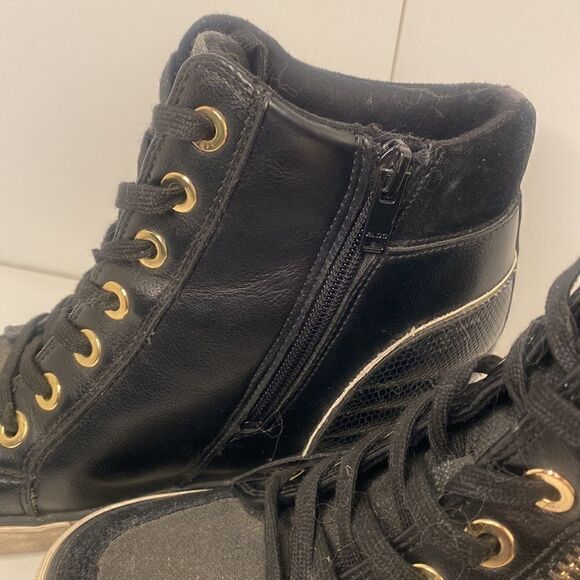 Aldo sz8.5 black gold heal side zipper runner - Picture 4 of 4